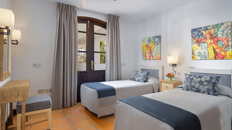 Regency Country Club Apartment Suites